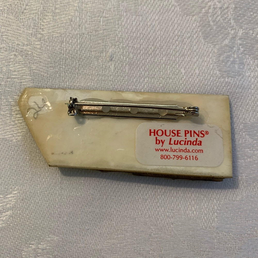 Vintage house pin by Lucinda - Picture 3 of 4